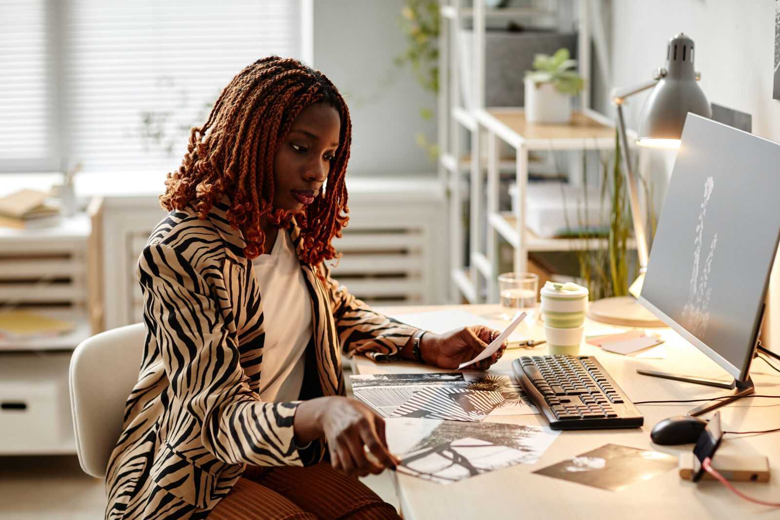 female photographer editing pictures 2022 05 30 15 51 16 utc11